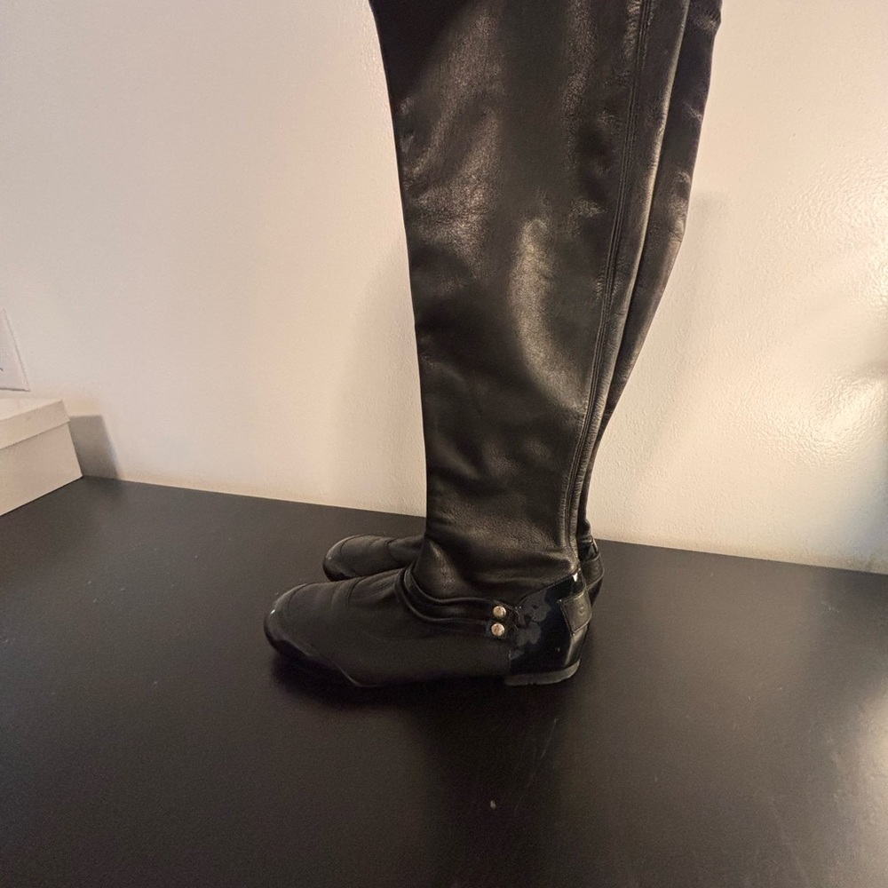 CHANEL Black Over the Knee Boots with Glossy Finish and Slim Fit - Picture 3 of 5